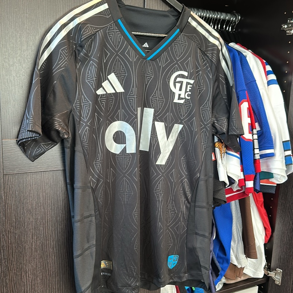 Wilfried Zaha Charlotte FC adidas 2025 Fortress Kit Authentic Jersey - Black - Picture 3 of 6